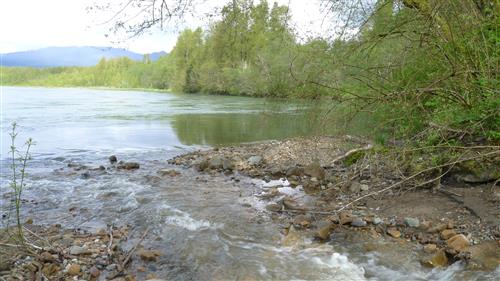 Cumberland Creek flows into Skagit